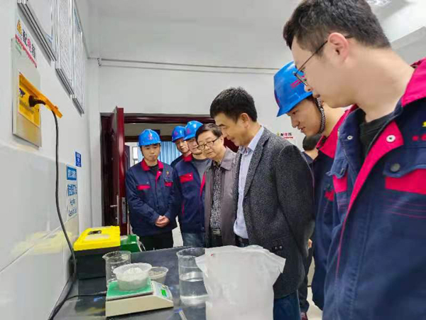 集團(tuán)公司總工程師到建材公司調(diào)研 集團(tuán)公司總工程師到建材公司調(diào)研