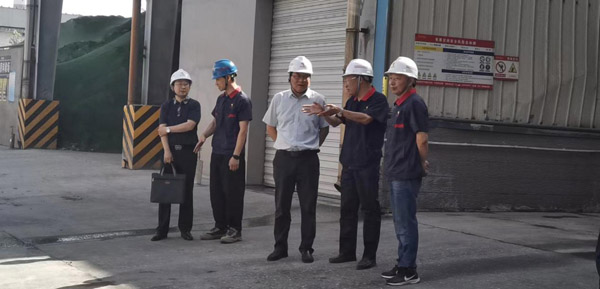 集團公司黨委委員、股份公司黨委書記、總經(jīng)理蔣培進到建材公司調(diào)研