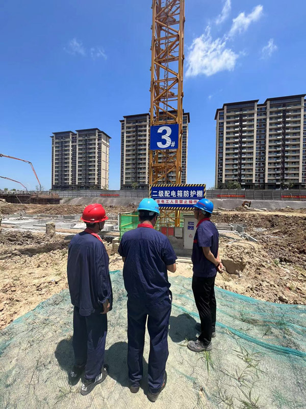 公司開(kāi)展塔吊專項(xiàng)檢查