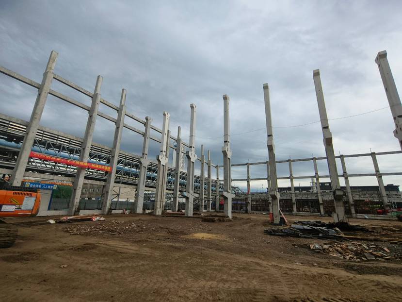 赤峰金通電解二期項(xiàng)目預(yù)制柱吊裝完成 赤峰金通電解二期項(xiàng)目預(yù)制柱吊裝完成